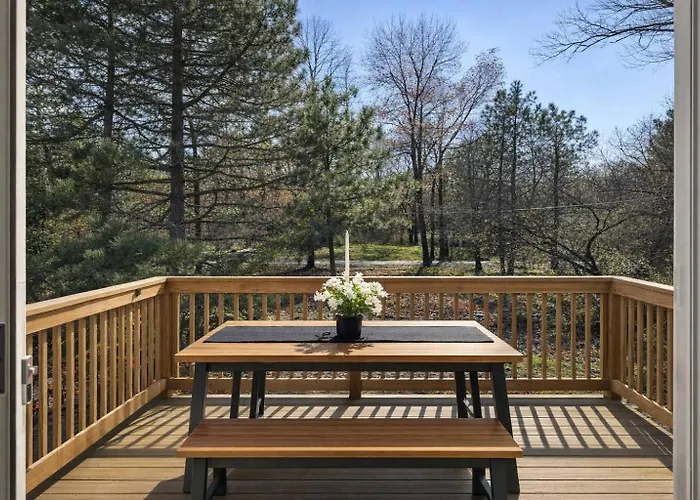 Private Oasis With Spacious Backyard *